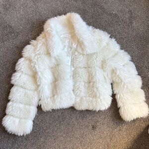 Hot & Delicious - Faux Fur Jacket -
Ivory size small